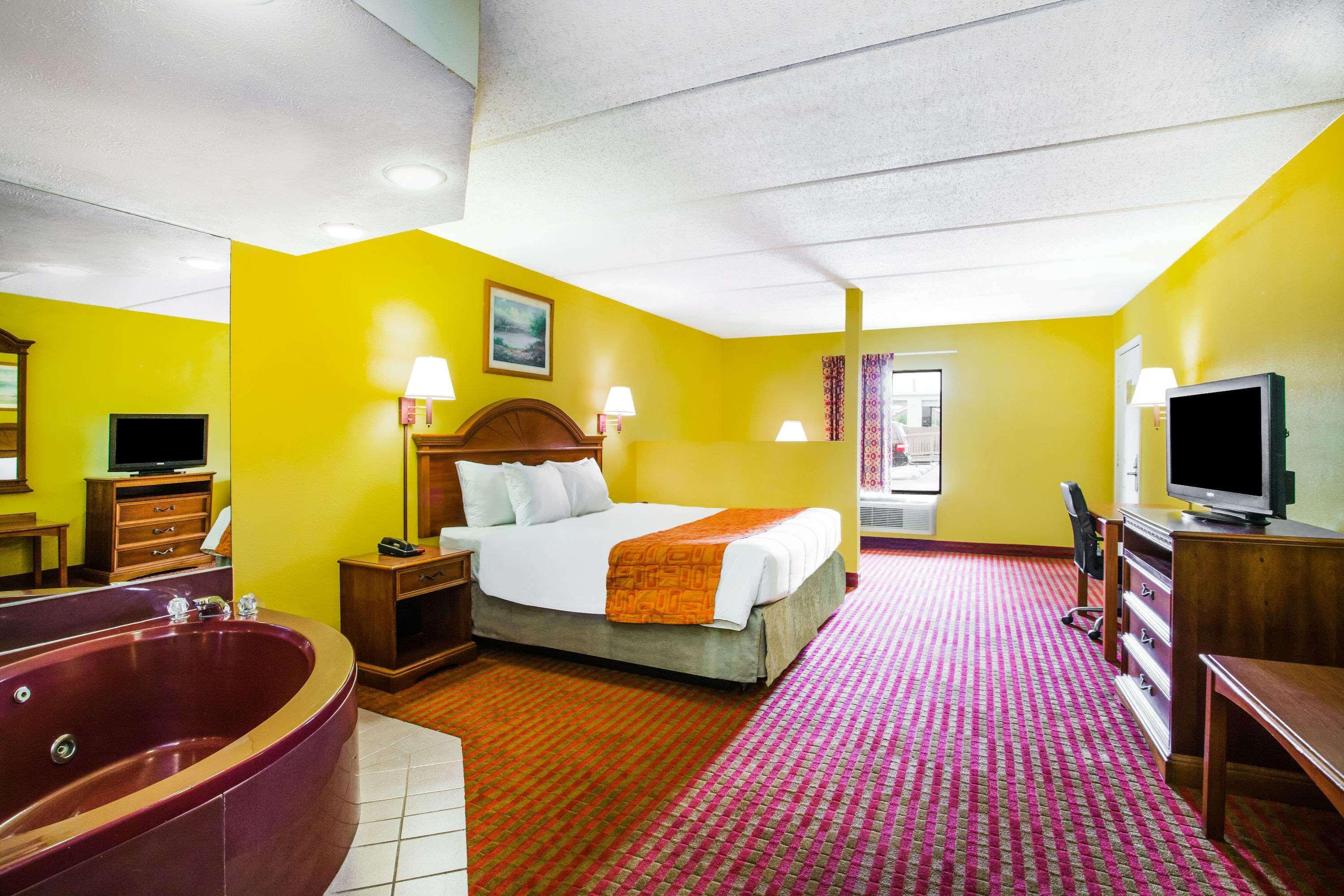 Howard Johnson By Wyndham Panama City Exterior photo