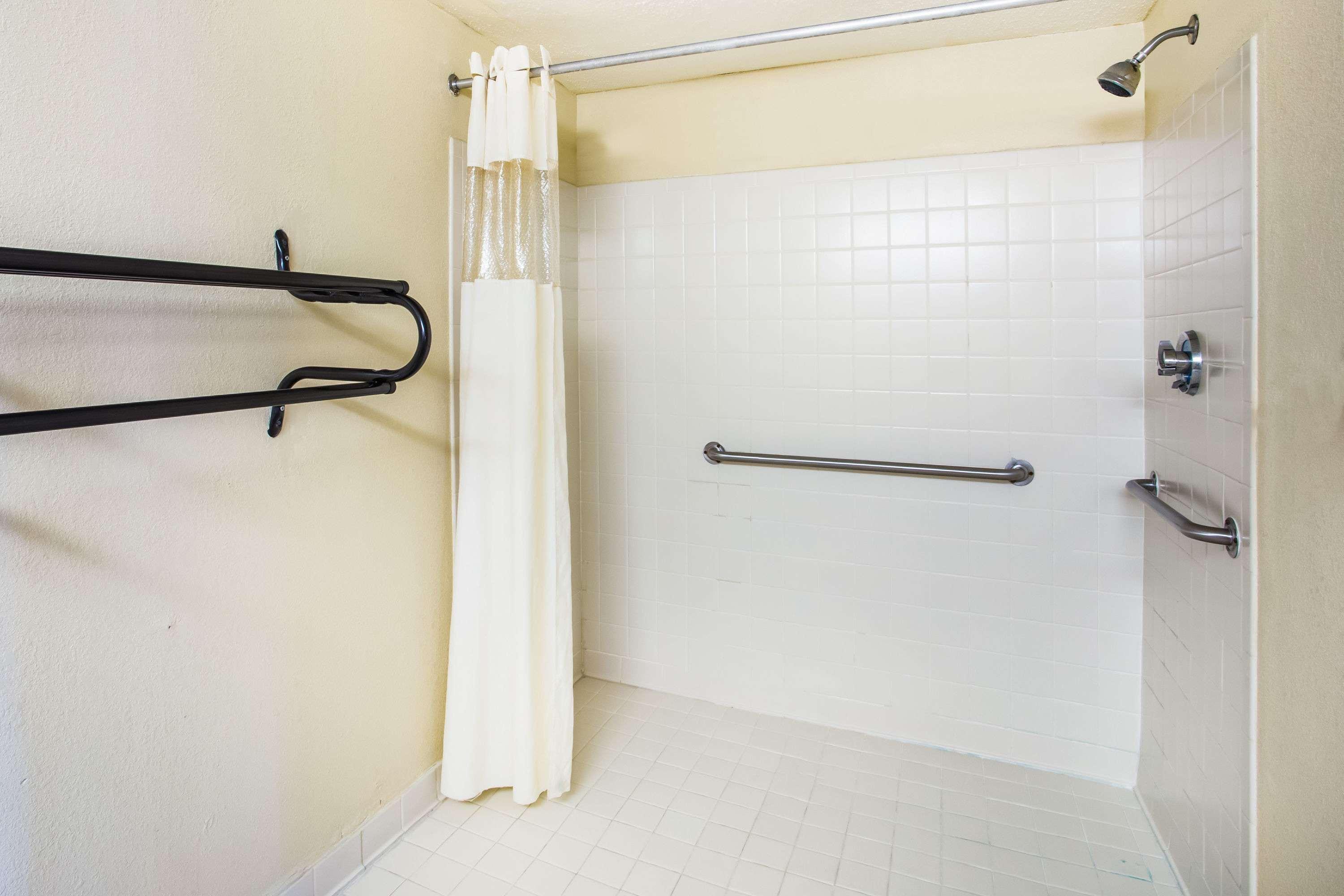 Howard Johnson By Wyndham Panama City Exterior photo