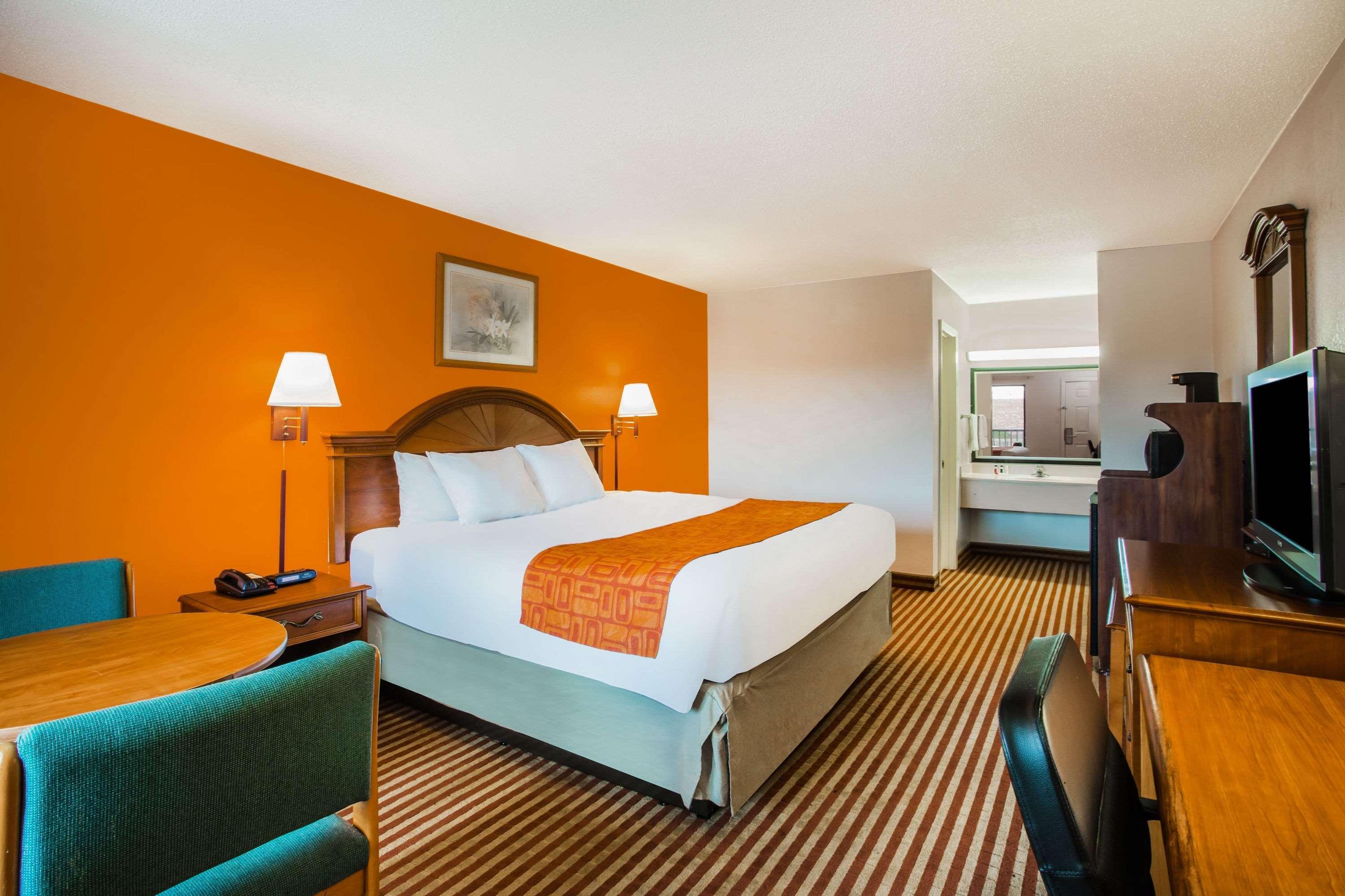 Howard Johnson By Wyndham Panama City Exterior photo