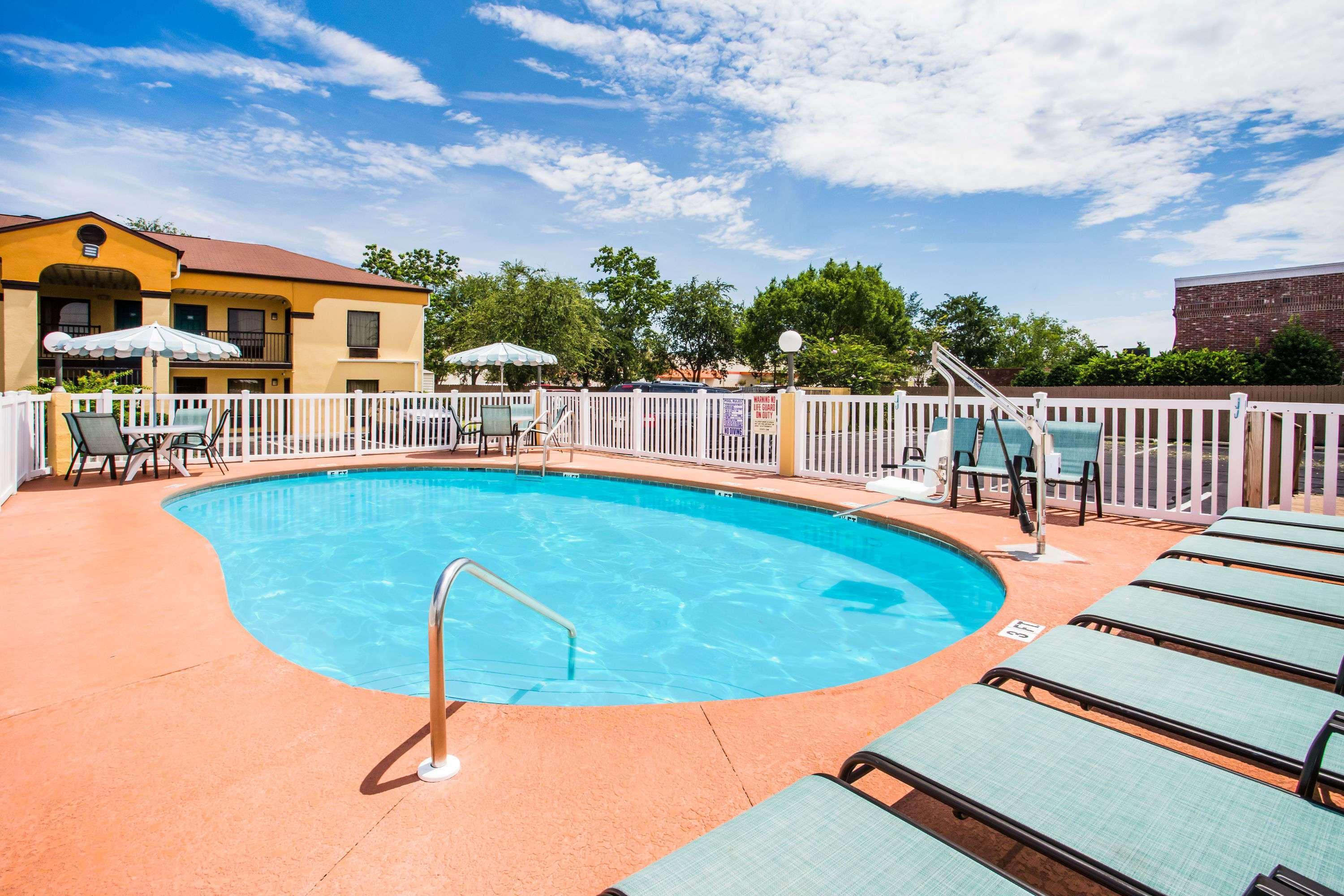 Howard Johnson By Wyndham Panama City Exterior photo