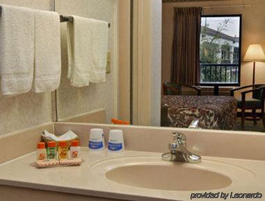 Howard Johnson By Wyndham Panama City Motel Room photo